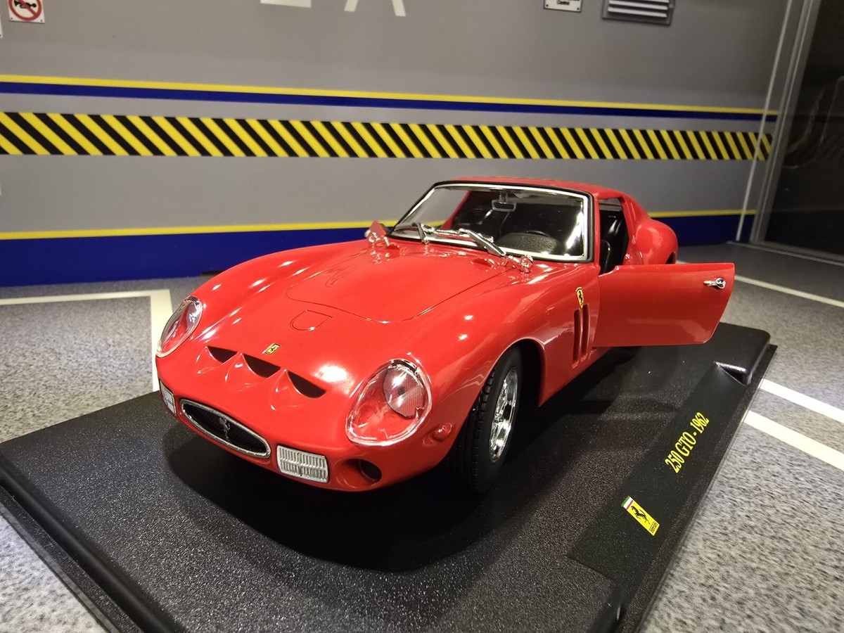 Ferrari 250 GTO 1962-64 V12 Berlinetta Red 1:24 Scale Model
