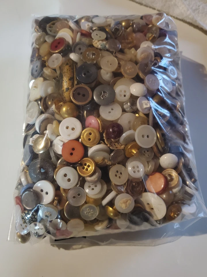 Vintage Buttons Huge Mixed Lot Over 2.5 lbs 100s Metal Plastic Wood Estate - Image 2 of 4