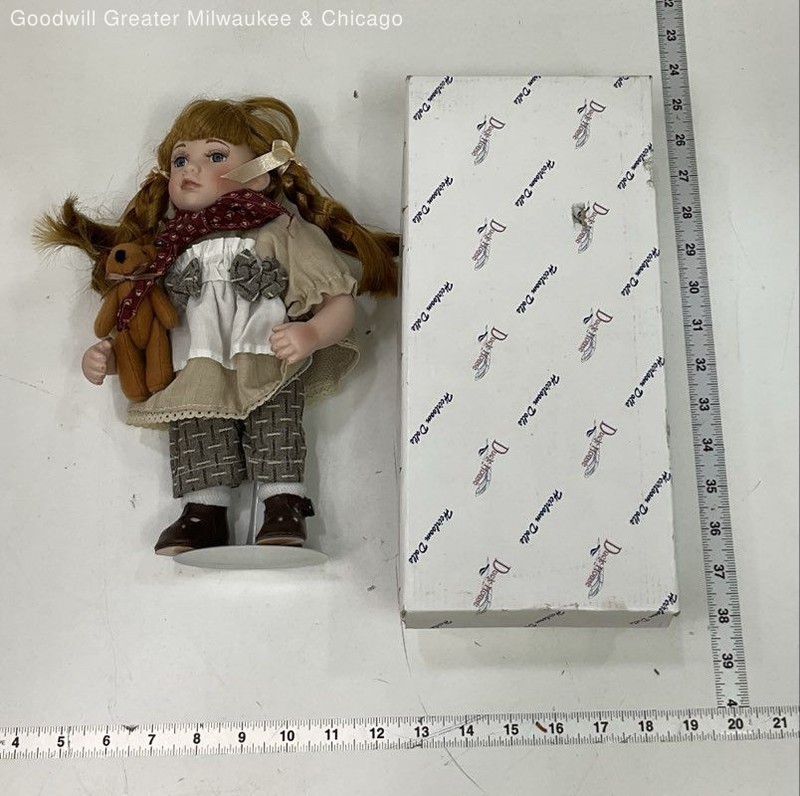 Duck House Brown Beige Red Heirloom Kassidy Porcelain Doll Limited Edition