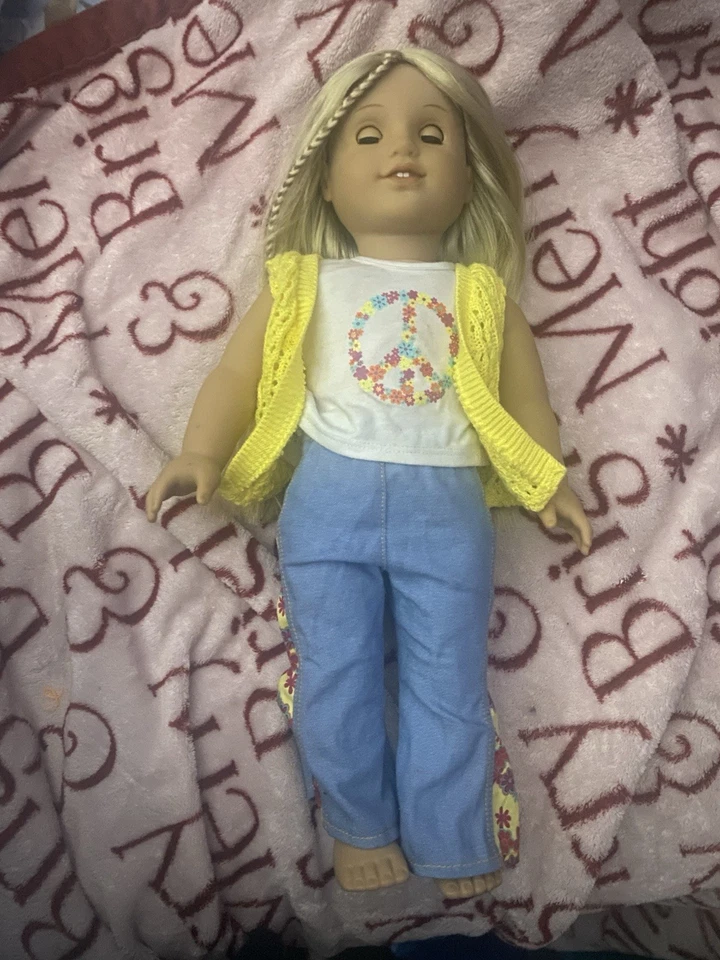 Muñeca American Girl Julie Albright 2012 rubia, ojos marrones, 18 pulgadas con atuendo Foto 2 de 4