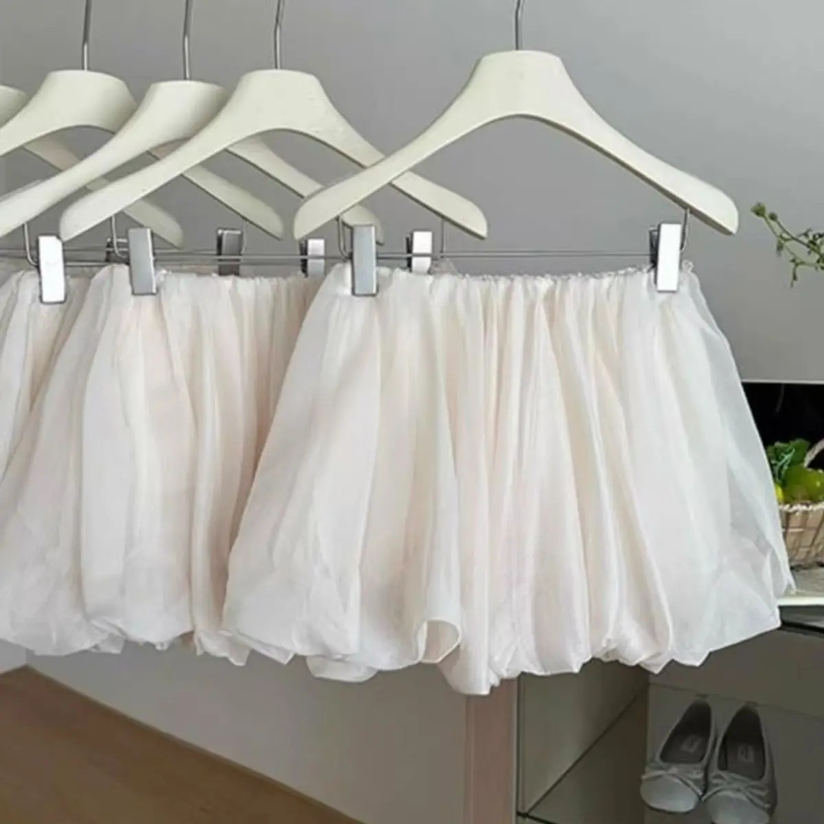 Y2K Women Pleated Bubble Mini Skirt with Ruffle Hem and Elastic Waist