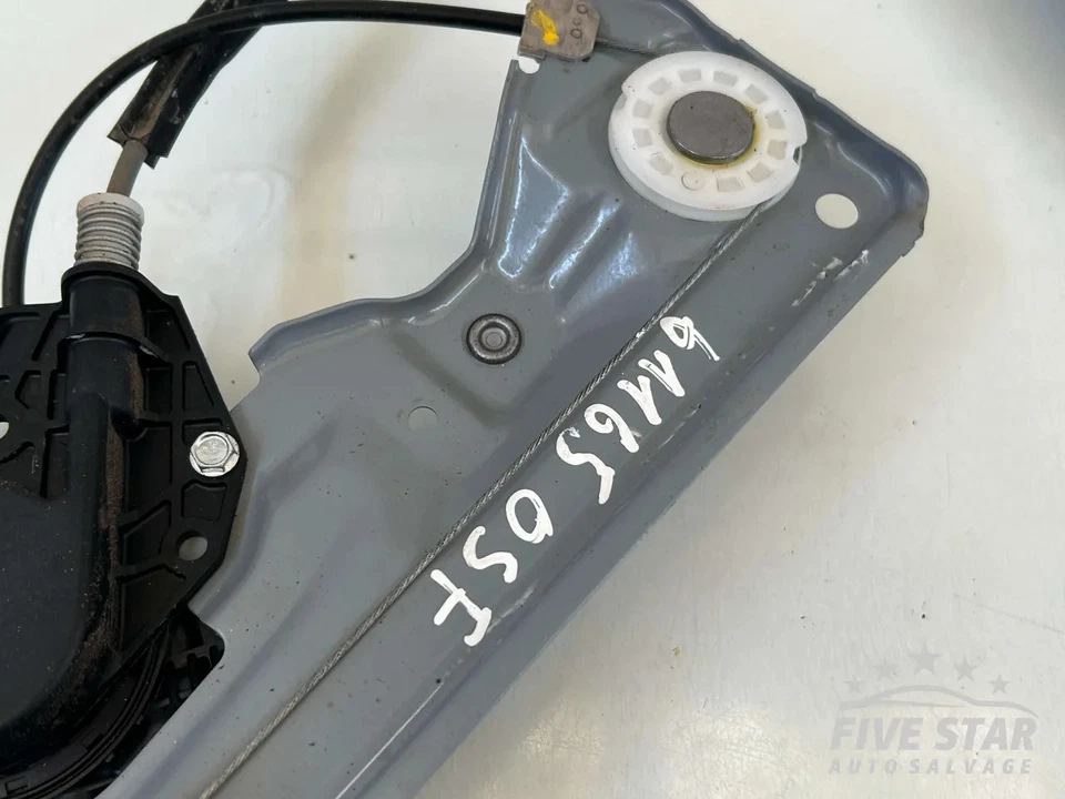 Chevrolet Colorado Front Door Electric Window Regulator With Motor Right 2018 - Image 3 of 4