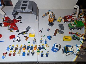 LEGO HUGE LOT 10 LBS 24 Minifigs Airplane Police Fire city 60103 60044 7893