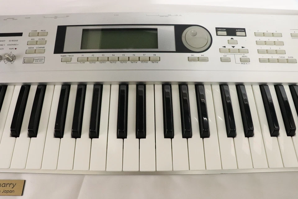 Korg Triton Le 61key MUSIC WORKSTATION Synthesizer Keyboard - Image 4 of 4