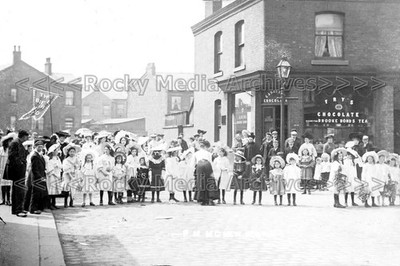 Uzz-15 Sozialgeschichte, Parade der Kinder, New Moston, Manchester. Foto