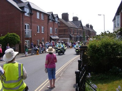 Foto 6x4 Fackel unterwegs Ludlow Die olympische Fackel wird ab sofort getragen c2012