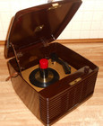 RCA VICTOR PORTABLE TUBE BAKELITE 45-RPM RECORD PLAYER 45-EY-3 WORKS! AS IS!