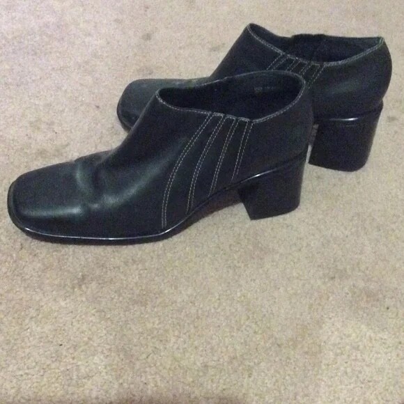 Comfortable Classic Leather CLARKS Block Heel Mid… - image 5