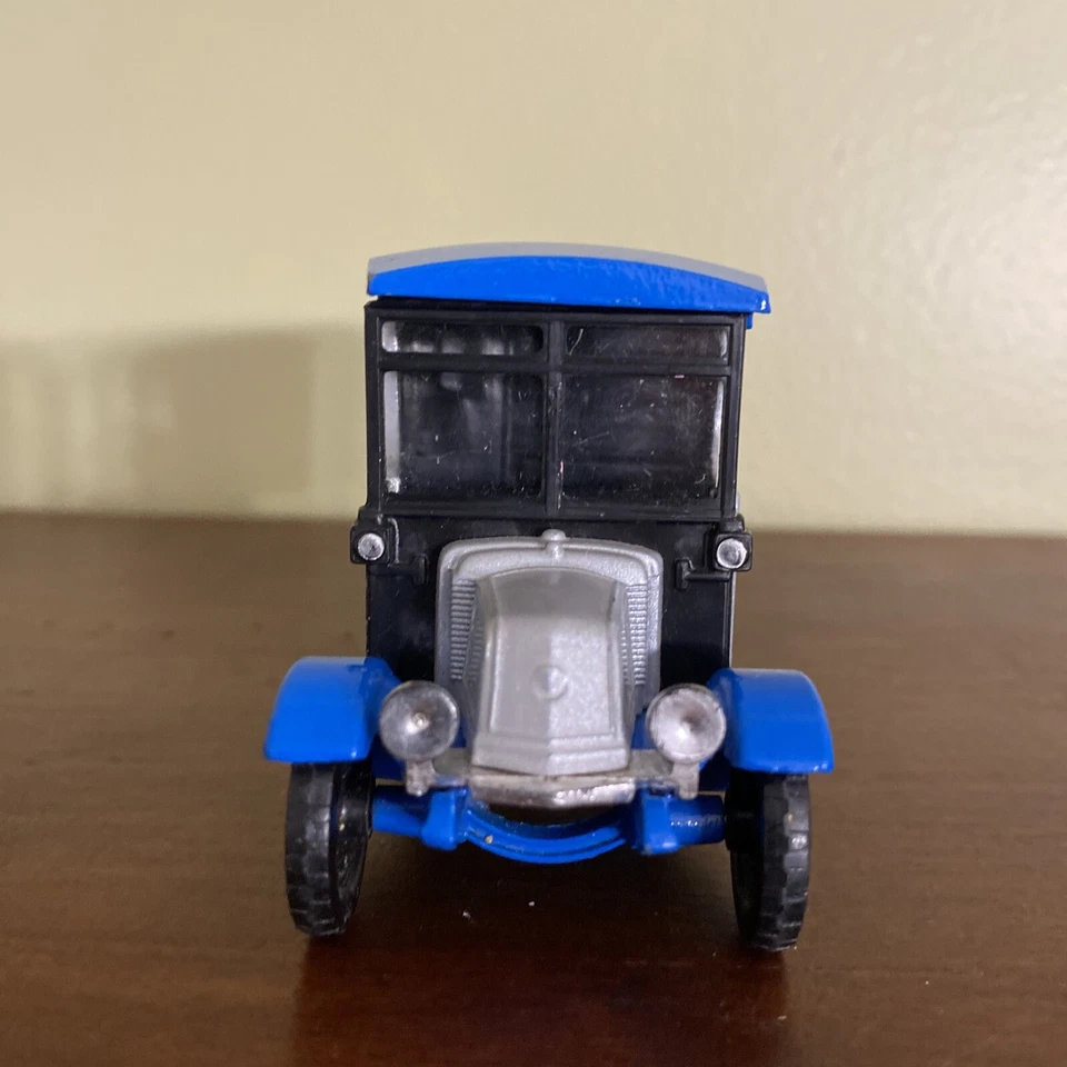 Vintage Corgi Classics Ameublements Literie Valognes Renault Van Diecast - Image 3 of 4