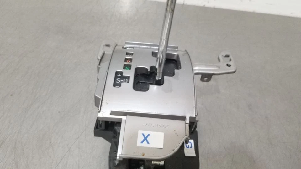 18 2018 TOYOTA 4RUNNER AUTOMATIC TRANSMISSION SHIFTER ASSEMBLY - Image 2 of 4