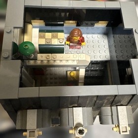 LEGO 10218 Pet Shop Modular Buildings 2011 Creator Expert w/ Box Manual As-Is