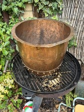 Ein viktorianischer antiker &Uuml;bertopf aus Kupfer genietet