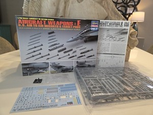 1/48 Hasegawa X48-17 Aircraft Weapon E: US Missles & Target PODS Open Box (Read)