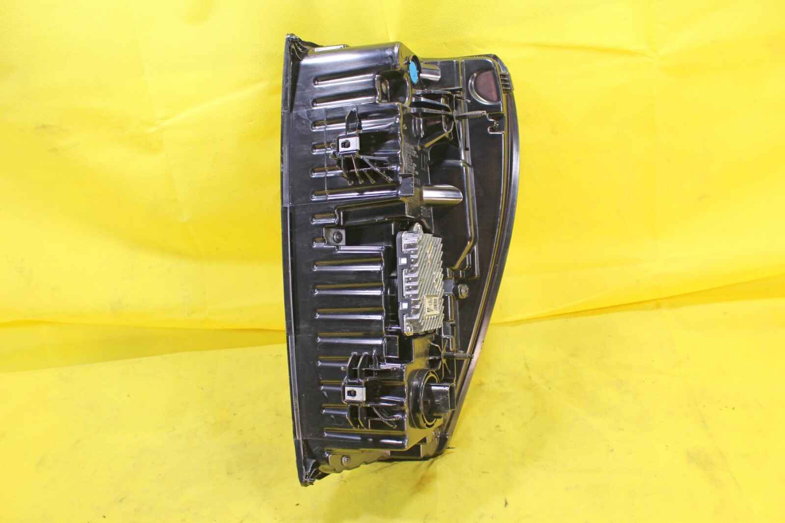 2024 24 GMC SIERRA 2500 3500 LED LEFT LH DRIVER OEM TAIL LIGHT *DAMAGED