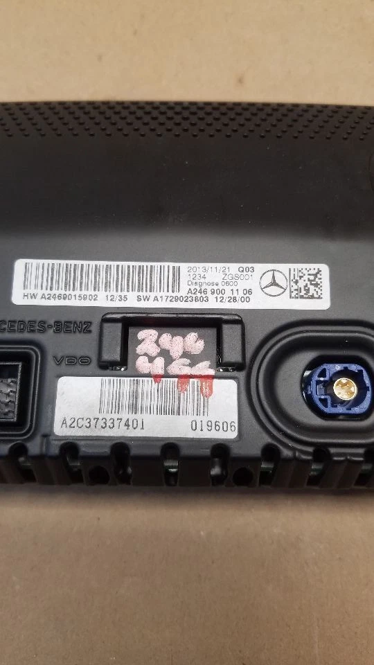 Pantalla de infoentretenimiento central delantera usada se adapta a: Mercedes-benz Mercedes cla-cla 2014 Foto 4 de 4