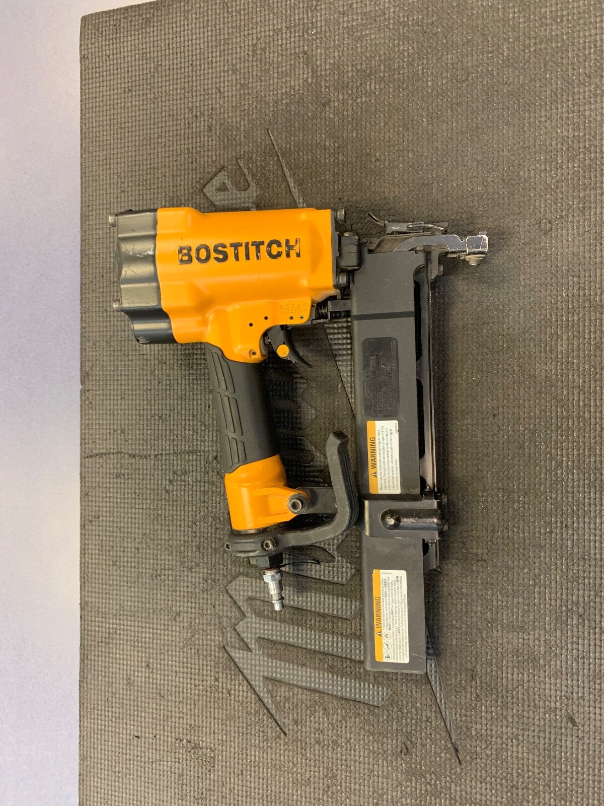 Bostitch 651S5 16 GA Lightweight Air Powered Construction Sheathing Stapler