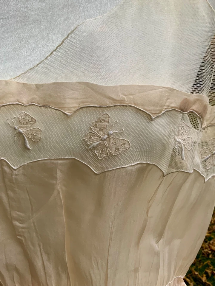 Antiguo Camisón de Seda y Tul Años 30 | Bordado Mariposa, Alta Costura Parisina S Foto 3 de 4