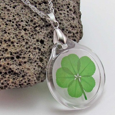 Five Leaf Clover Acrylic Charm Necklace with a Real Five Leaf Clover AN-5J