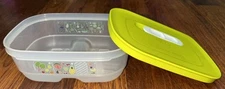 Tupperware 3/4 quart fridge smart fruit/vegetable container w/vented seal 7377