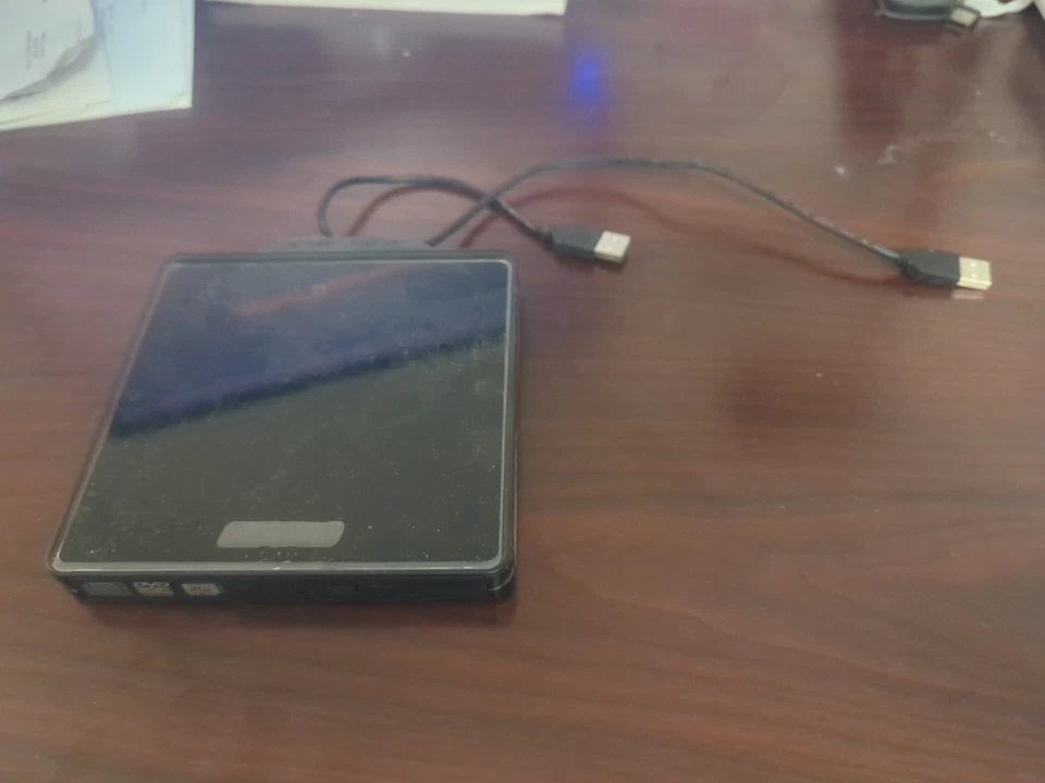 Grabadora múltiple DVD portátil Buffalo DVSM-PC58U2VB con cable USB integrado Foto 3 de 4