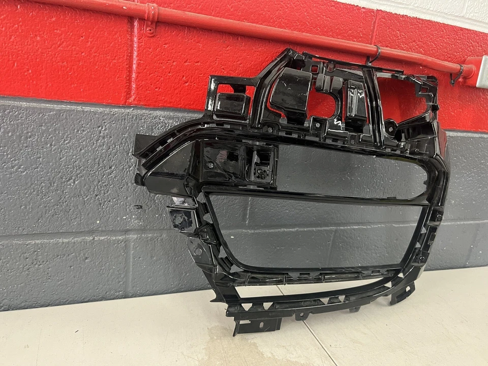 2017- 2021 PORSCHE PANAMERA FRONT LEFT GRILLE BRACKET OEM - Image 2 of 4