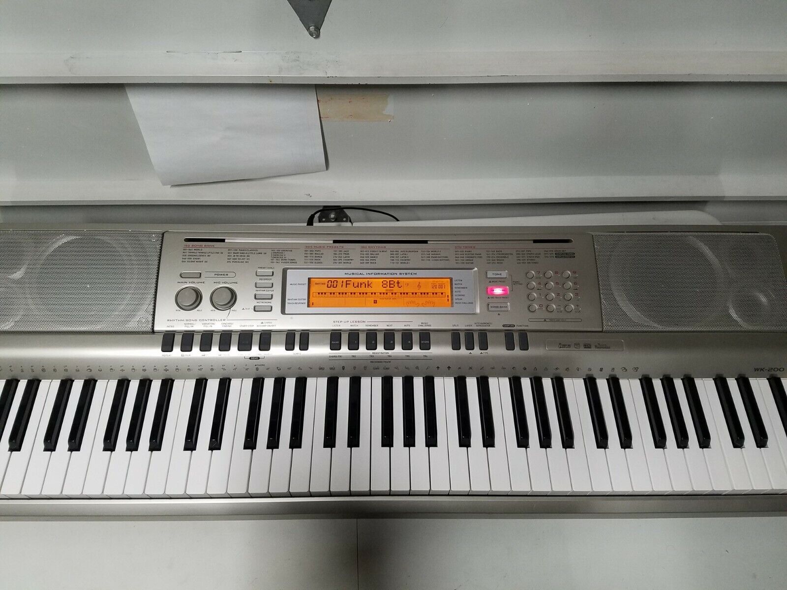 Keyboard WK-200 with power adapter |