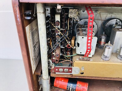 Vintage Zenith Trans-Oceanic Wave Magnet Radio Powers On