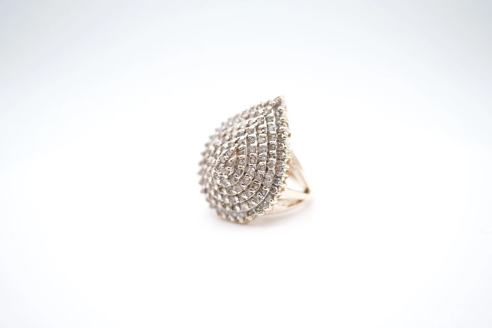 Anillo de oro amarillo de 14 quilates con racimo de diamantes champán en forma de lágrima de 1,5 quilates Foto 2 de 4