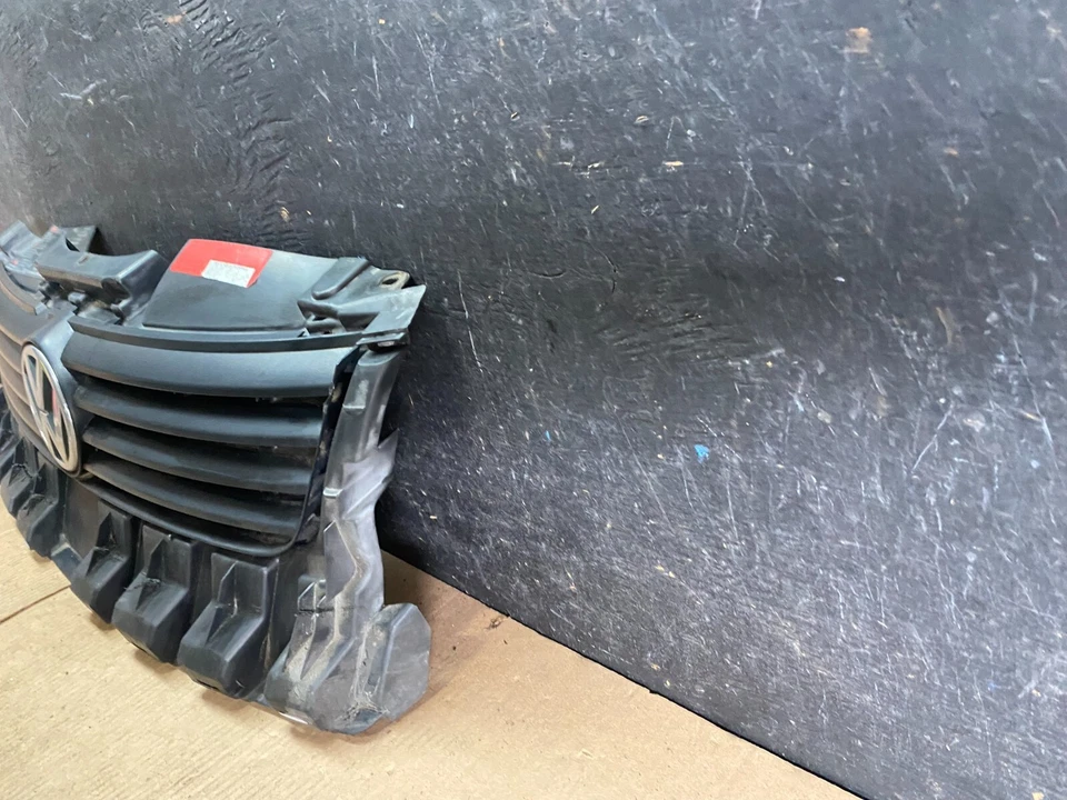 1996 to 2000 Volkswagen Passat Front Grill Grille N5563 PS - Image 2 of 4