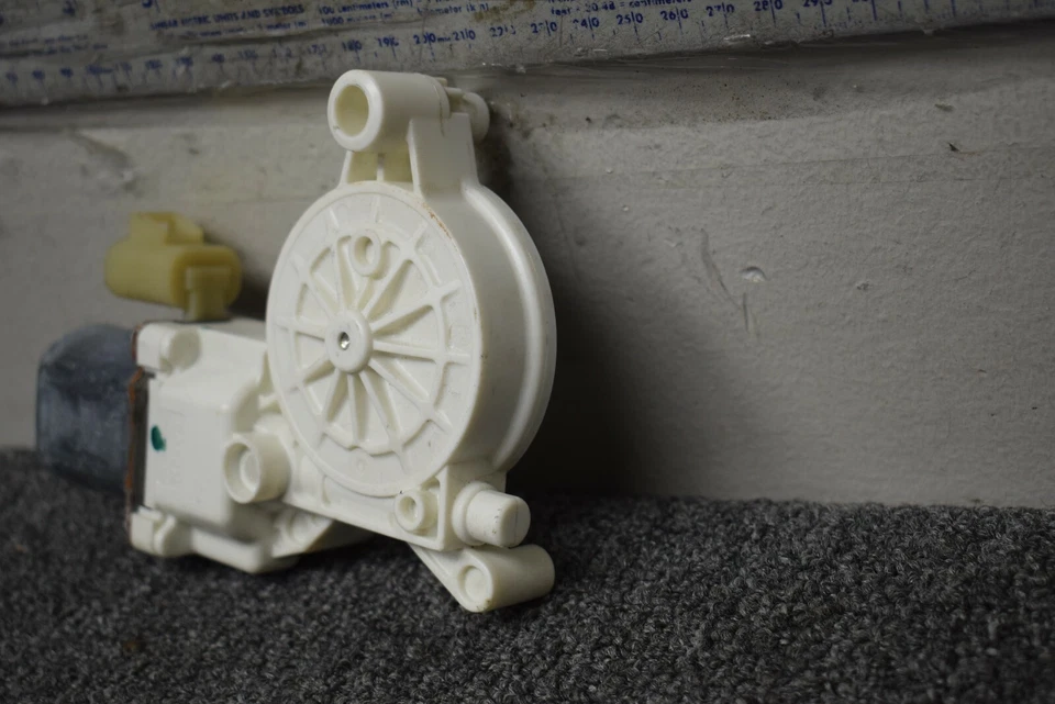 2010-2014 CADILLAC CTS WINDOW REGULATOR MOTOR FACTORY OEM - Image 2 of 4