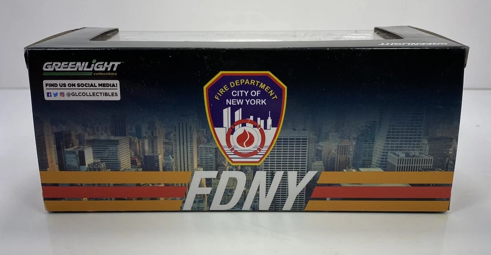 GREENLIGHT 1/43 Scale 2011 Chevrolet TAHOE”FDNY VERSION”CITY OF NEW YORK FIRE - Image 4 of 4