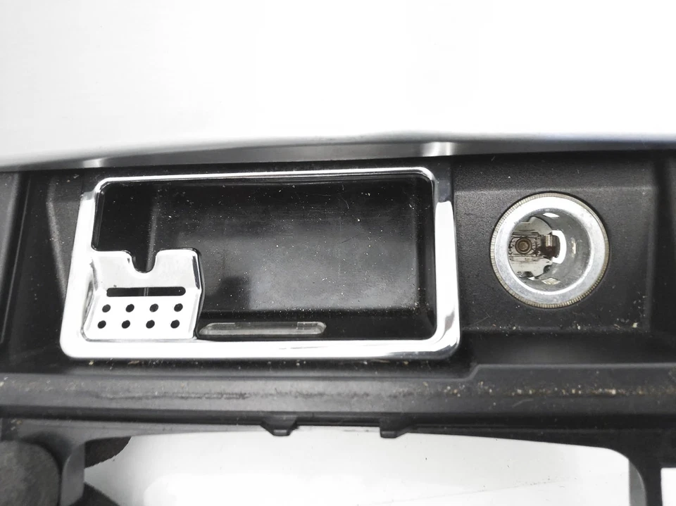 2008-2014 Mercedes-Benz C300 центральный карман лоток отсек 204-680-01-79 - Изображение 4 из 4