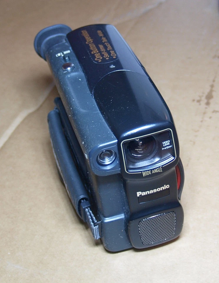 Videocamera PANASONIC NV-CS1 VHS-C Snap Video Cam (da riparare o per ricambi) - Immagine 4 di 4