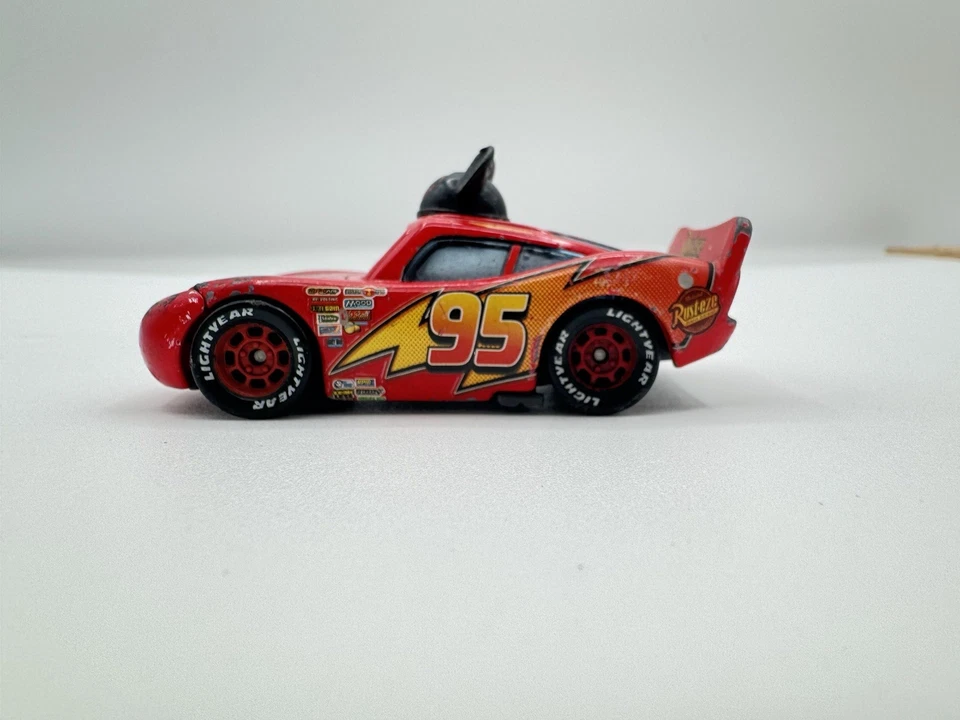 Disney Pixar Cars Lightning McQueen con Mickey Ears Sombrero Diecast Raro Exclusivo Foto 3 de 4
