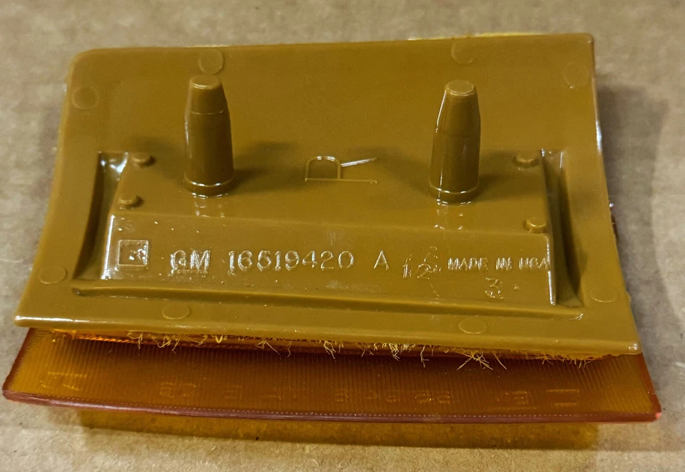 Marcador frontal GM #5977464- Lado do passageiro- GMC C1500/C2500/C3500 - Imagem 4 de 4