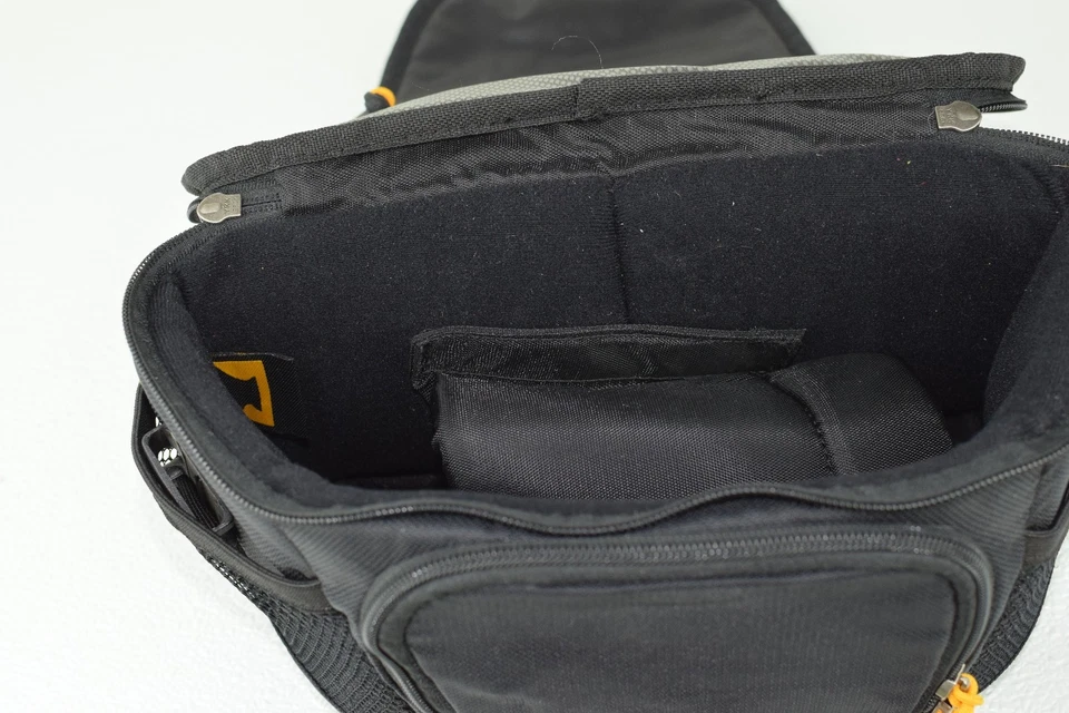 Mountainsmith Aurora II M Black Camera Lumbar Bag MINT Med DSLR fits inside - Image 4 of 4