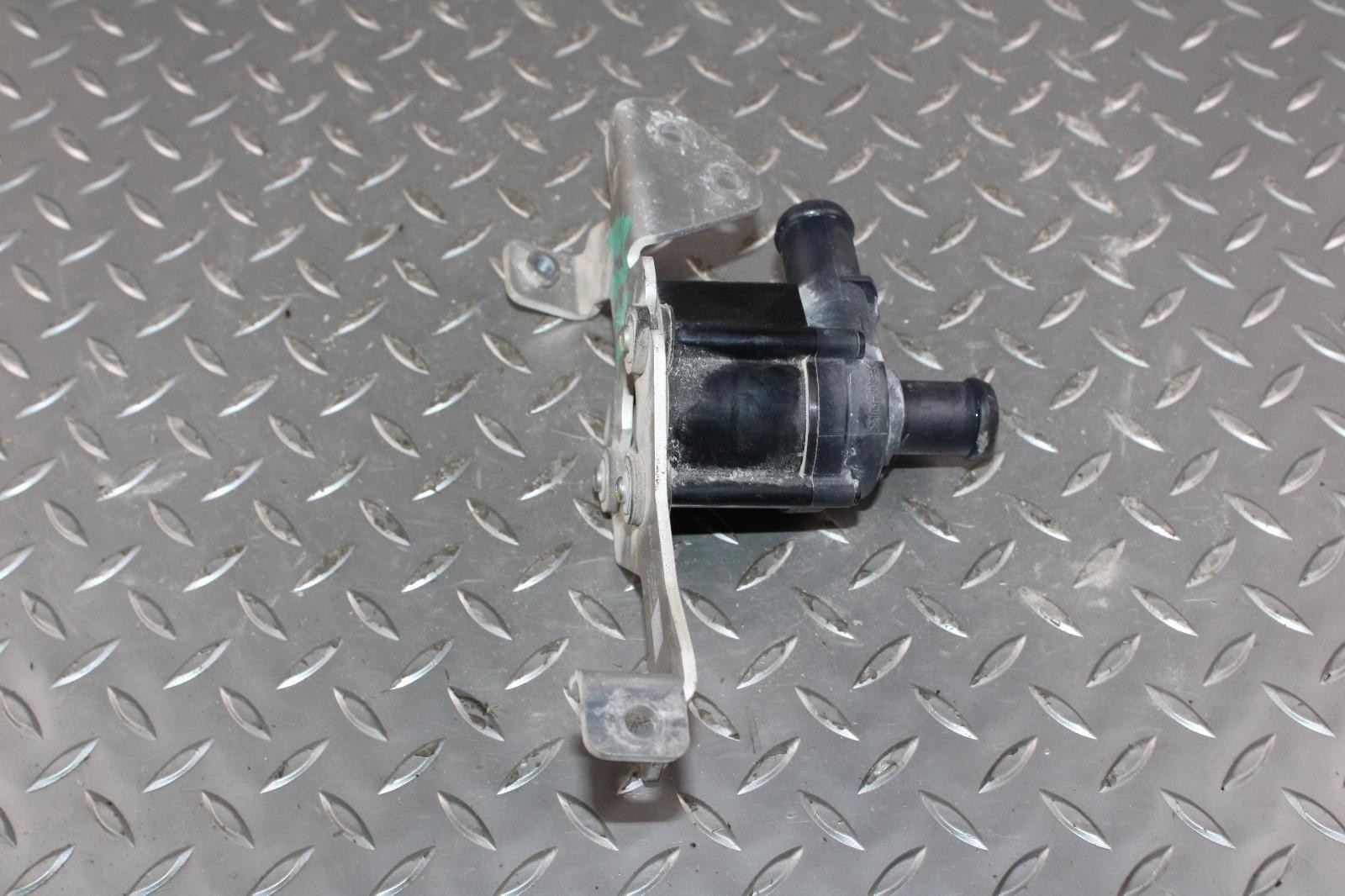 Bentley Continental GT 2020-2023 Auxiliary water pump