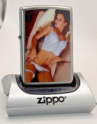 ORIGINAL Zippo SEXY BRUNETTE ''LET'S RELAX'' Satin Chrome NEU IN BOX SCHNELLER VERSAND