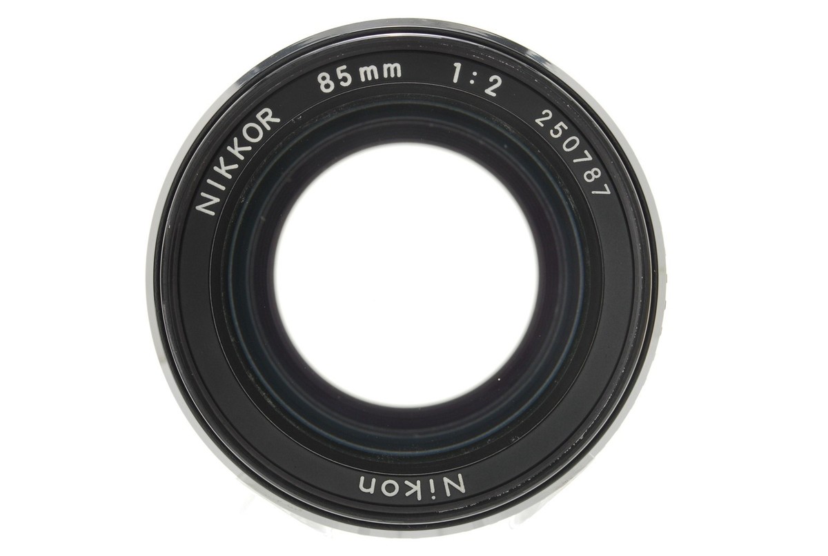 n*i様 NIKKOR 85mm F2レンズ Nikon Ai-S Nikkor 85mm F2 ．310グラムという軽量かつ