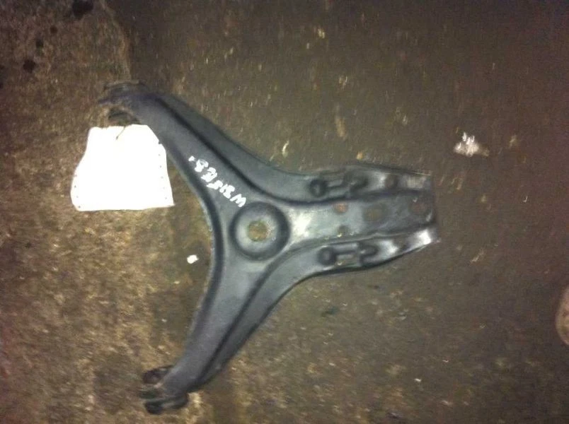 79 80 81 82 83 84 85 AUDI 4000 BRAZO DE CONTROL INFERIOR IZQUIERDO DELANTERO 4 CILINDROS Foto 3 de 4