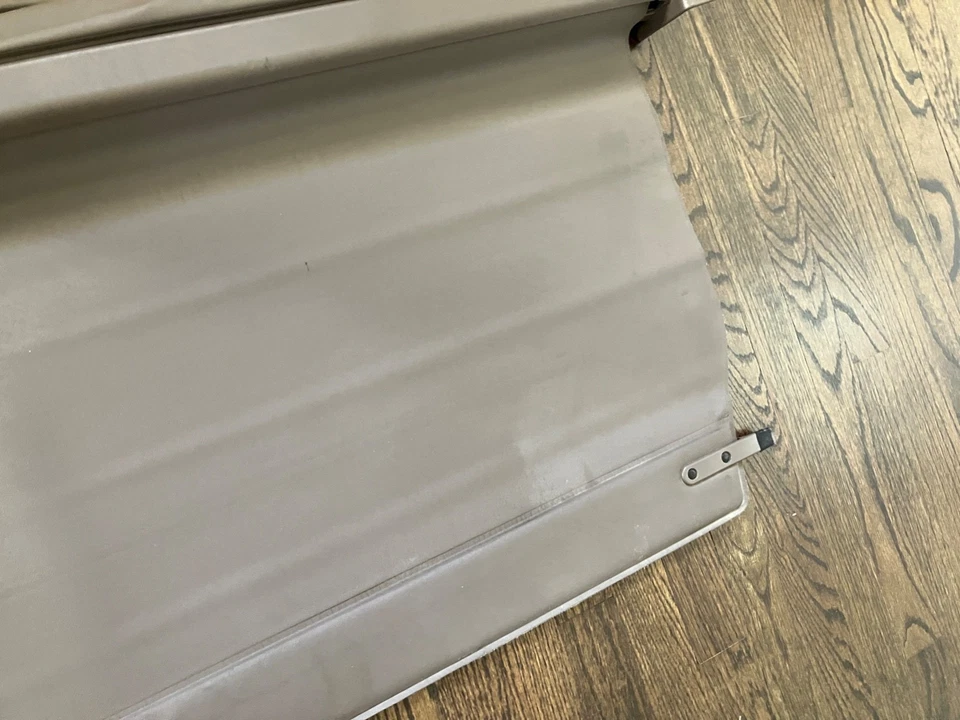 1996-2002 Toyota 4Runner Cargo Cover Privacy Cover OEM Original Tan Oak - Imagem 3 de 4