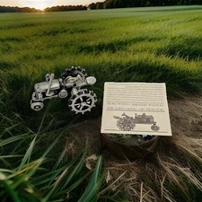 Spec Cast Dyersville Iowa Pewter John Deere GP Tractor 1:43 JDM-010 with Box