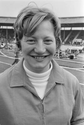 British Track And Field Athlete Mary Peters White City Stadium 1965 OLD PHOTO