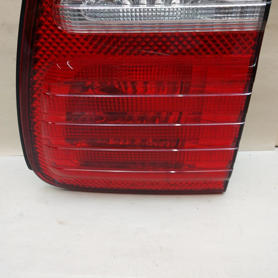 Luz trasera derecha Lexus LX470 2003-2004 Foto 2 de 4