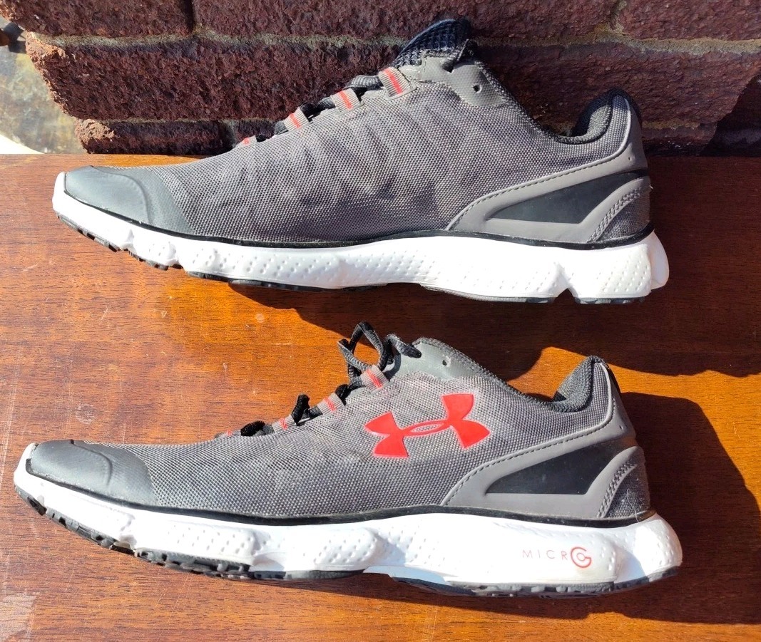 SAOLA Under Armour Scarpe da Corsa Allenamento Atletica Uomo 10.5 Micro G Grigio Nero Rosso