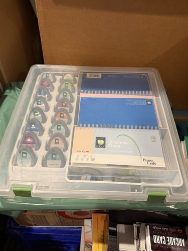 18x Cricut Cartridges w/ Manuals & Overlays In Case - READ DESCRIPTION 👀