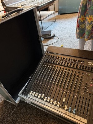 Soundcraft Spirit Folio Lite 12 Input Channel Mixer with 5 Star Flightcase 