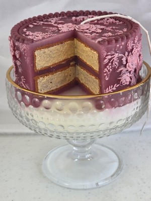 NWT Laura Ashley 12oz Magenta toile Cake scented candle on Glass stand