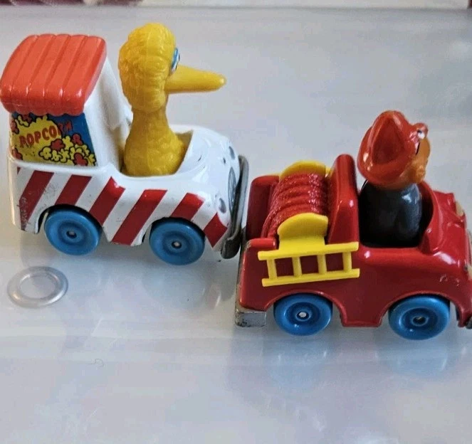 1984 Sesame Street Die Cast Car Ernie Big Bird Muppets caminhão de bombeiros frete grátis - Imagem 3 de 4