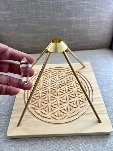 8.25" Copper Pyramid with Vogel Crystal Meditation Energy Pyramid Energy Mat - Picture 8 of 9